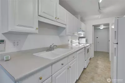 10421 2nd Place SW, Seattle, WA 98146 - Photo 14