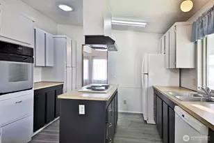 225 NE Ernst St, Oak Harbor, WA 98277 - Photo 6