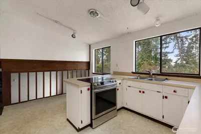 2681 Olympic Drive, Oak Harbor, WA 98277 - Photo 10