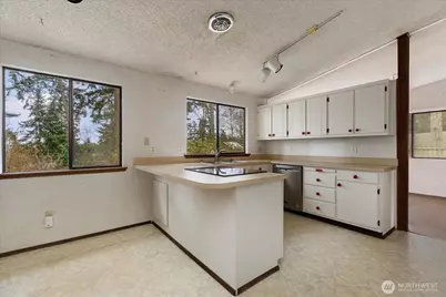 2681 Olympic Drive, Oak Harbor, WA 98277 - Photo 8