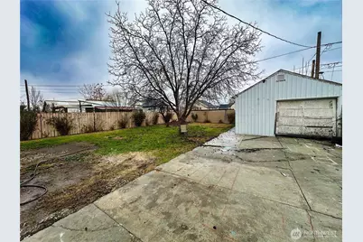 712 S 10th Street, Sunnyside, WA 98944 - Photo 2