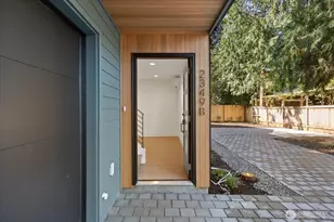 2349 NE 127th St, Seattle, WA 98125 - Photo 2