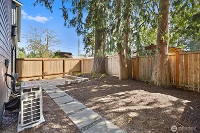 2349 NE 127th Street #B, Seattle, WA 98125 - Photo 24