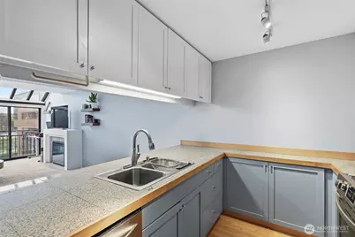 275 W Roy Street #412, Seattle, WA 98119 - Photo 8