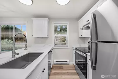 1302 Chestnut Street #2, Everett, WA 98201 - Photo 2