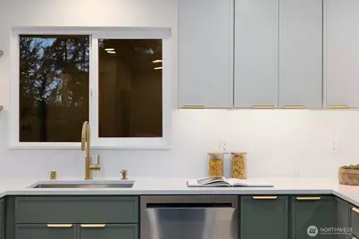 104 NE 85th Street, Seattle, WA 98115 - Photo 10