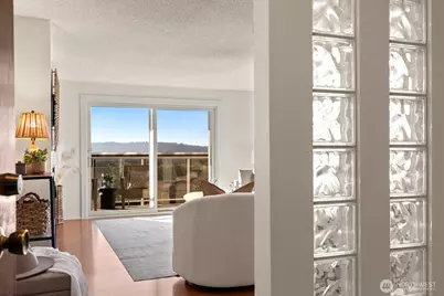 10203 47th Avenue SW #C5, Seattle, WA 98146 - Photo 2