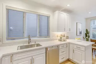 608 Bellevue Way SE, Bellevue, WA 98004 - Photo 14