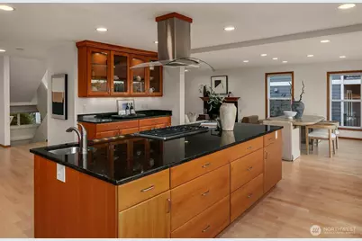 8533 NE Juanita Dr (Private Lane), Kirkland, WA 98034 - Photo 8