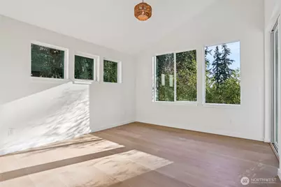 13748 Stone Avenue N, Seattle, WA 98133 - Photo 10