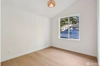 13748 Stone Avenue N, Seattle, WA 98133 - Photo 16