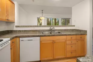 25025 SE Klahanie Blvd, Issaquah, WA 98029 - Photo 12