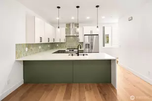 725 18th Ave, Seattle, WA 98122 - Photo 2