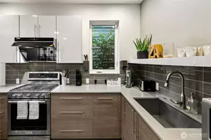 4329 Woodland Park Ave N, Seattle, WA 98103 - Photo 8