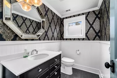 9510 9th Avenue NW, Seattle, WA 98117 - Photo 16