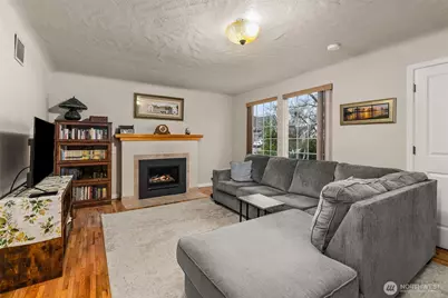 913 5th Avenue SW, Puyallup, WA 98371 - Photo 2