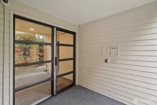 5225 50th Ave NE, Seattle, WA 98105 - Photo 4