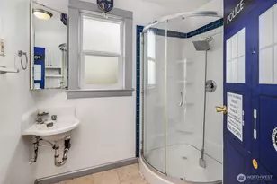 2614 E Pike St, Seattle, WA 98122 - Photo 10