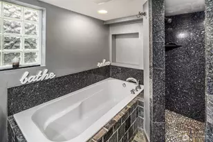 2614 E Pike St, Seattle, WA 98122 - Photo 16