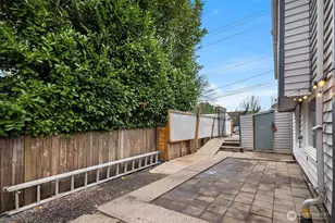 2614 E Pike St, Seattle, WA 98122 - Photo 20