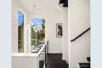 2815 Prosch Avenue W, Seattle, WA 98119 - Photo 16