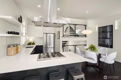 2815 Prosch Avenue W, Seattle, WA 98119 - Photo 10