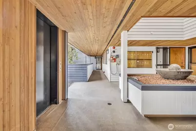 3055 80th Avenue SE #204, Mercer Island, WA 98040 - Photo 2