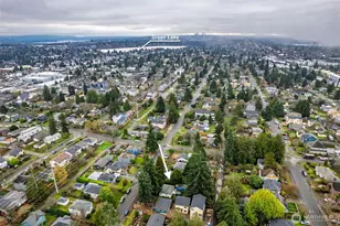 9717 Evanston Ave N, Seattle, WA 98103 - Photo 2