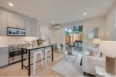 13542 39th Avenue NE #B, Seattle, WA 98125 - Photo 2