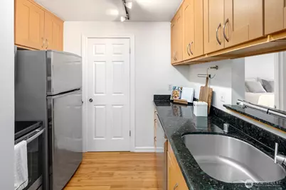 5901 Phinney Avenue N #106, Seattle, WA 98103 - Photo 8