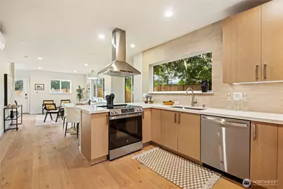11043 B 19th Avenue NE, Seattle, WA 98125 - Photo 6