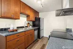 1730 Taylor Ave N, Seattle, WA 98109 - Photo 20