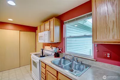 821 Park Cottage Place, Sedro Woolley, WA 98284 - Photo 10