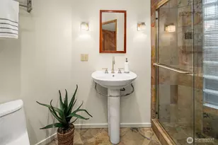 13525 NE 50th St, Bellevue, WA 98005 - Photo 22