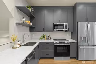 1110 B 34th Ave, Seattle, WA 98122 - Photo 2