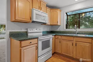 633 NW Cathlamet Dr, Oak Harbor, WA 98277 - Photo 12