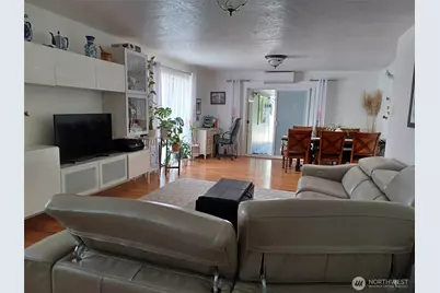 9534 Palatine Avenue N, Seattle, WA 98103 - Photo 4