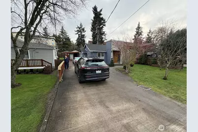 9534 Palatine Avenue N, Seattle, WA 98103 - Photo 1