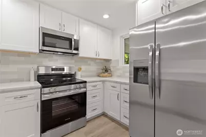 12760 NE 10th Place #F301, Bellevue, WA 98005 - Photo 4