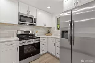 12760 NE 10th Pl, Bellevue, WA 98005 - Photo 4