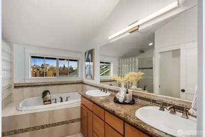 310 W Lee Street, Seattle, WA 98119 - Photo 18