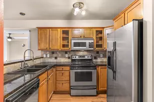 690 32nd St, Bellingham, WA 98225 - Photo 2