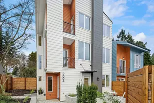 2004 NE 120th Street NE, Seattle, WA 98125 - Photo 2