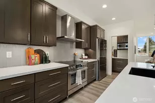 2004 NE 120th Street NE, Seattle, WA 98125 - Photo 12