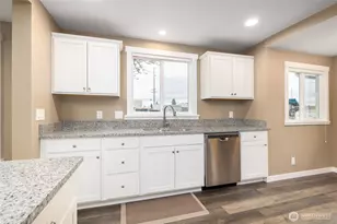 301 N Anacortes St, Burlington, WA 98233 - Photo 12