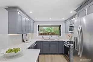 14245 Lake Hills Blvd, Bellevue, WA 98007 - Photo 16