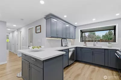 14245 Lake Hills Blvd, Bellevue, WA 98007 - Photo 18