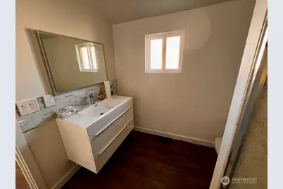 214 S 126th Street, Seattle, WA 98168 - Photo 8