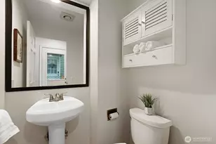 9221 College Way N, Seattle, WA 98103 - Photo 16