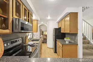 9221 College Way N, Seattle, WA 98103 - Photo 10